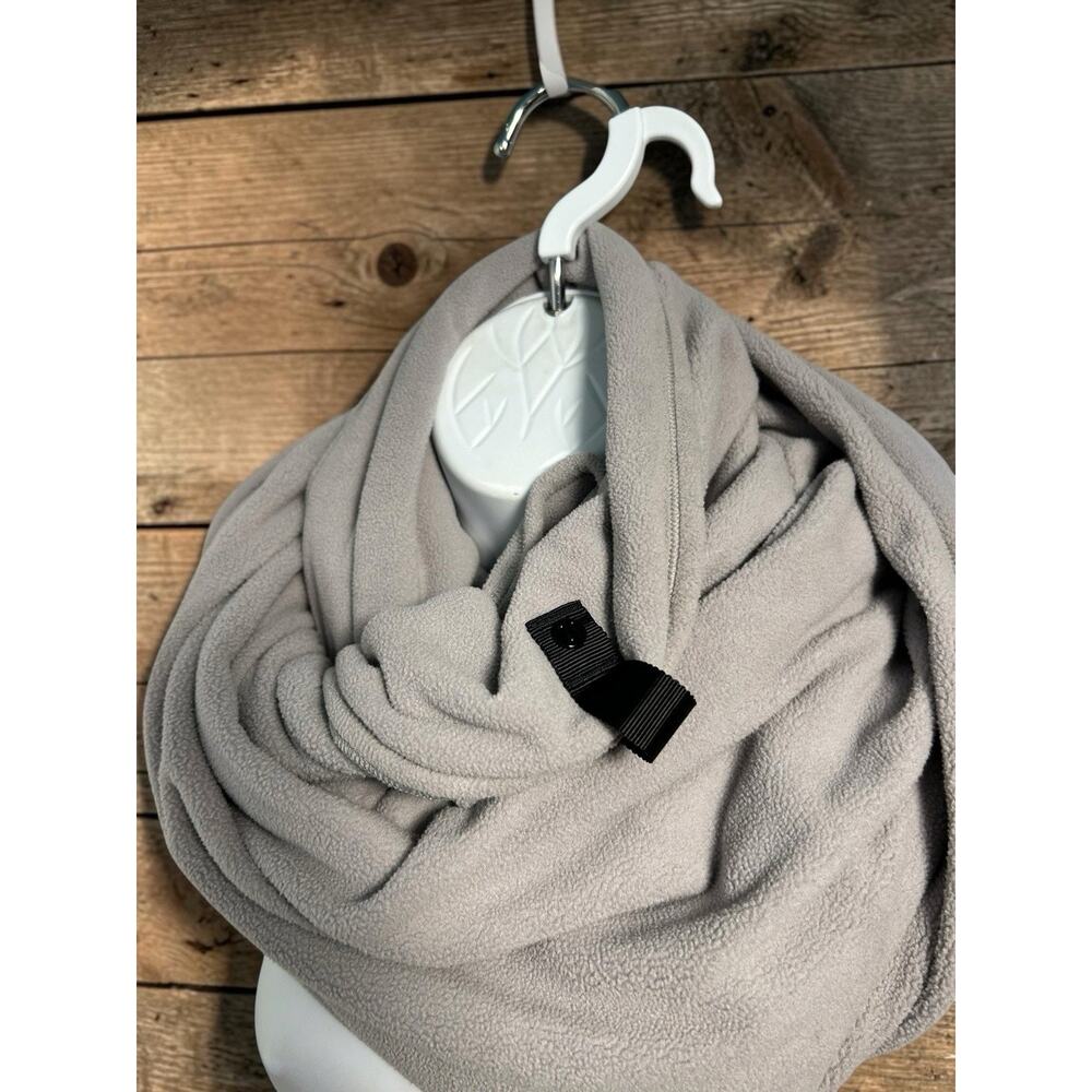 Lululemon Athletica Vinyasa Scarf One Size Gray Fleece Snap Buttons Versatile - Picture 4 of 10